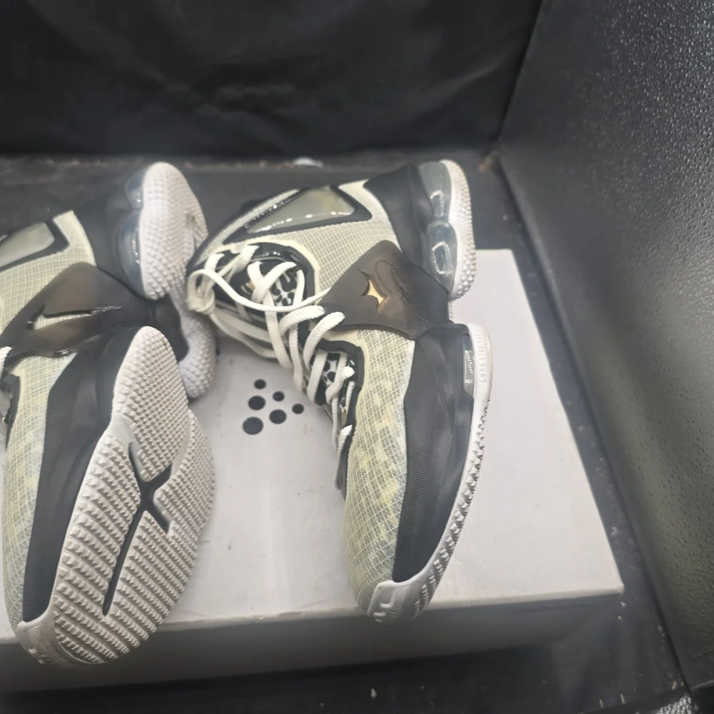 Nike Kids Sneakers‎ - Black and Cream